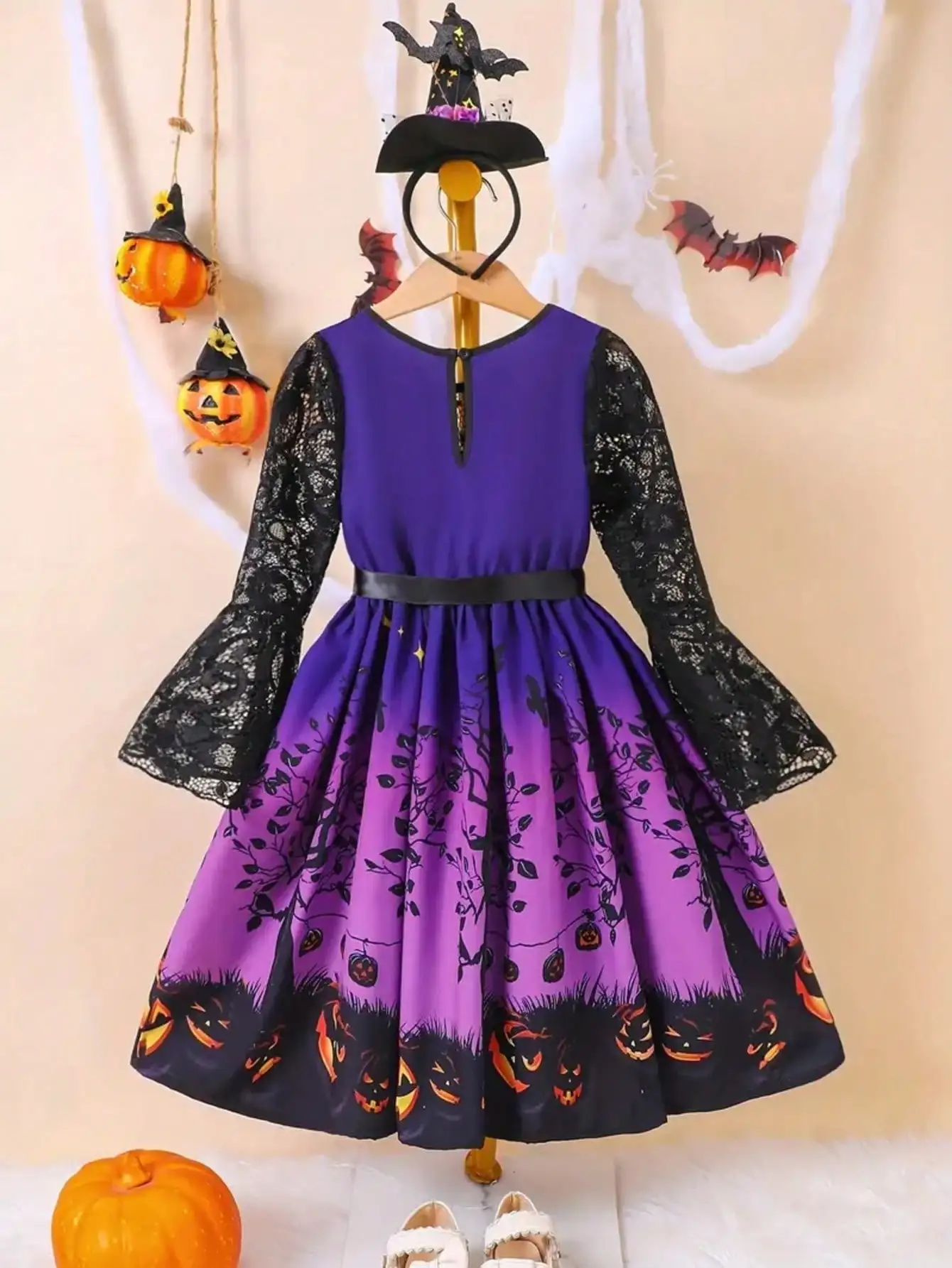 Kinder-Halloween-Kleid mit Kürbisbaum-Motiv, Netz-Trompetenärmeln, Taillenbetonenden Trägern, mittellangem Rock und Rundhalsausschnitt – Detail 4