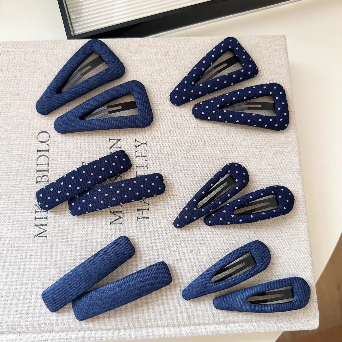 Vintage koreanische Haarspange, marineblau, gepunktet, Stoff-Haarnadel, handgefertigt, keine Schäden, Haar-Accessoires für Frauen, Haarspangen für Mädchen – Detail 4