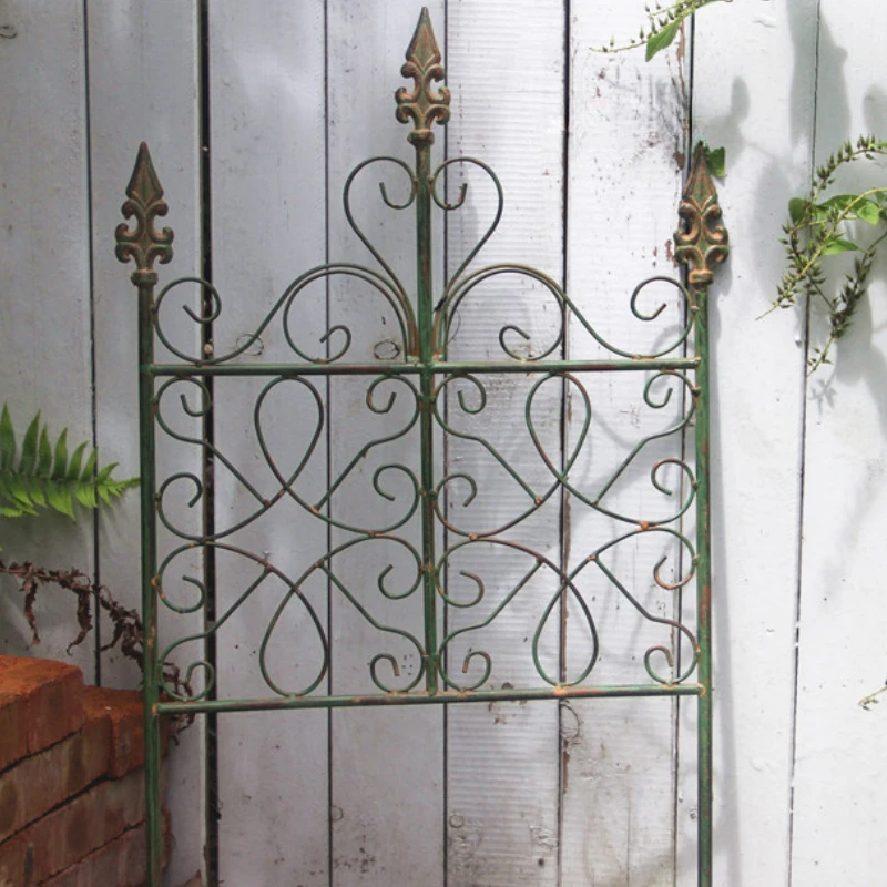 Garden Ornament Rustic Vintage Green Metal Climbing Plant Support Frame Decorative Fencing for Garden Garden Climbing Frame