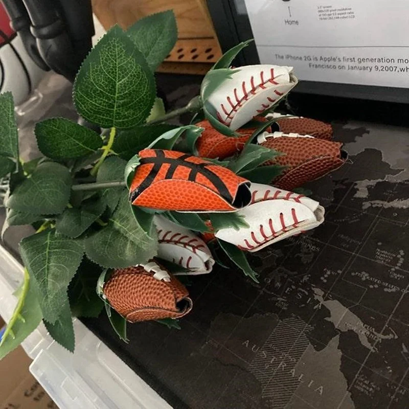 هدية زهور البيسبول الاصطناعية المصنوعة يدويًا من الجلد الوردي للكرة اللينة لعشاق الكرة اللينة وفريق التخرج