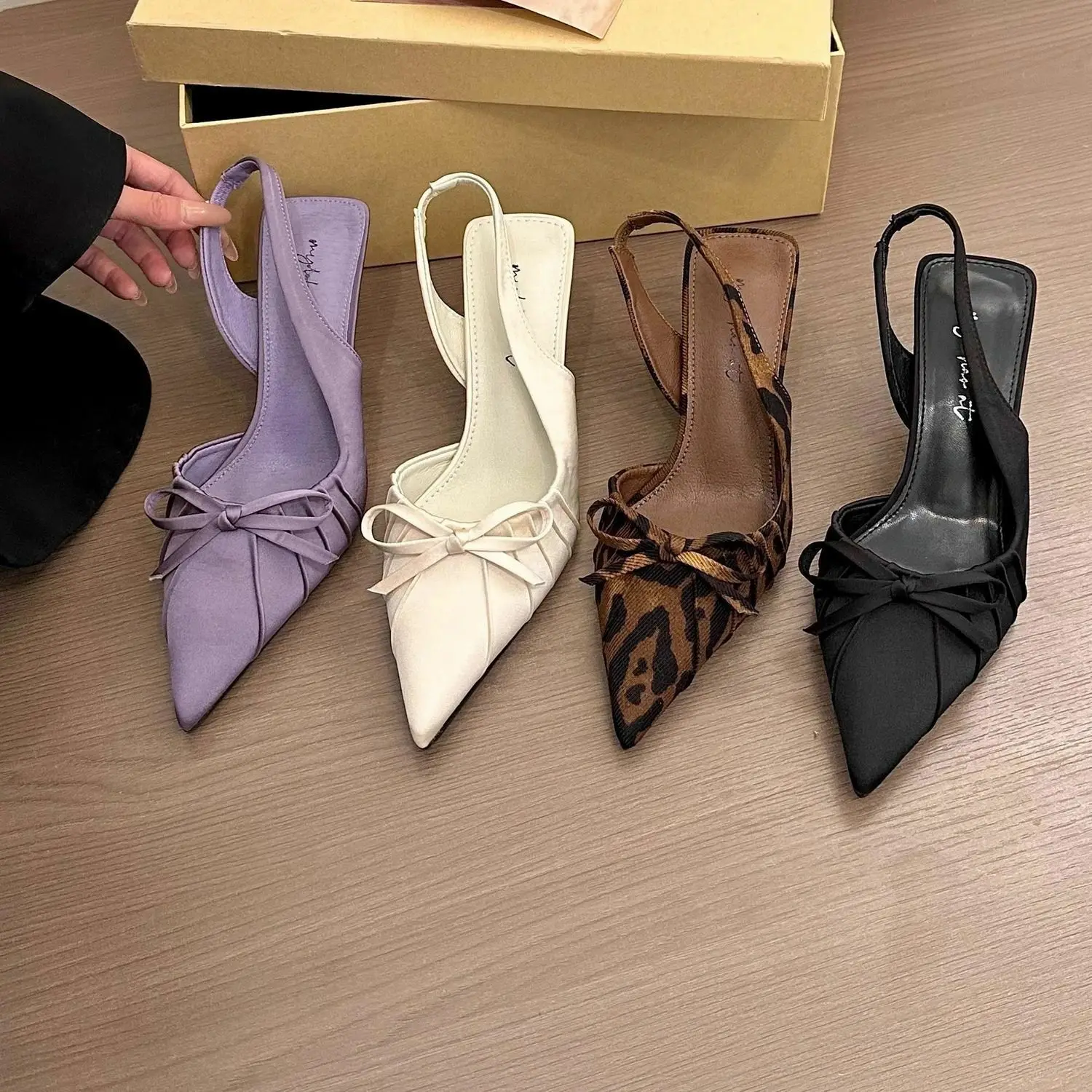 

Summer Fashion Comfortable Casual Wear-resistant Shallow Mouth Pointed Toe Toe Hollow Back High Heels Sheepskin Sandals zapatos