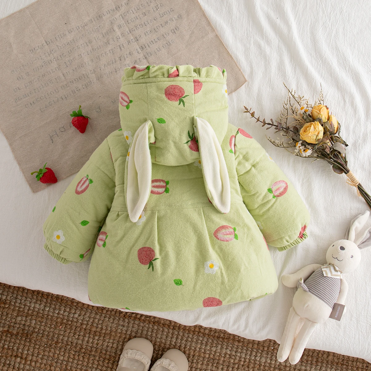 معطف شتوي جديد للفتيات الصغيرات على شكل فراولة حلوة، قبعة لطيفة سميكة ودافئة، ملابس أطفال بأكمام طويلة (9 أشهر - 3 سنوات)