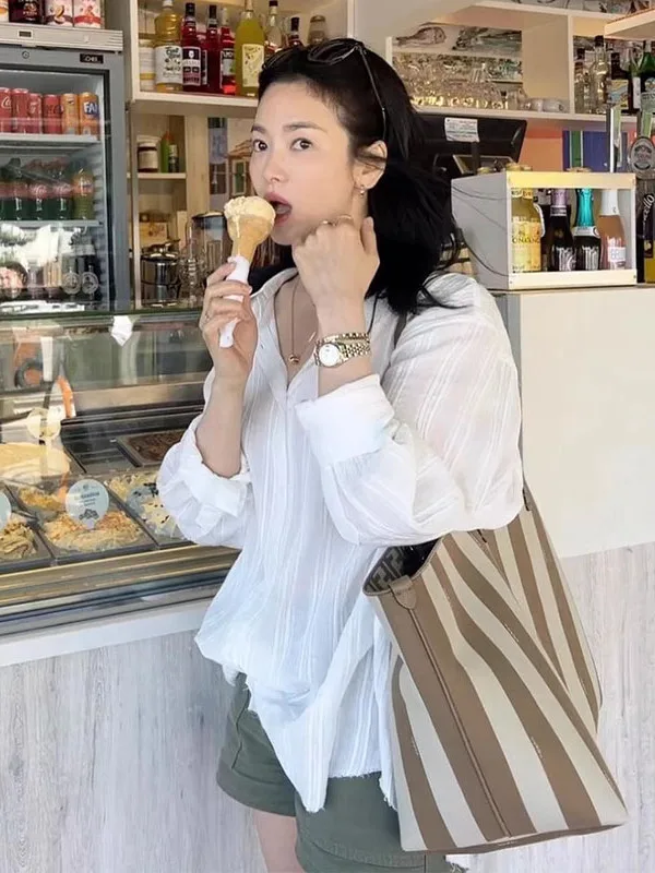 

Свободные женские белые текстурированные летние повседневные солнцезащитные хлопковые пуговицы с длинным светом воротник средней длины однотонного цвета