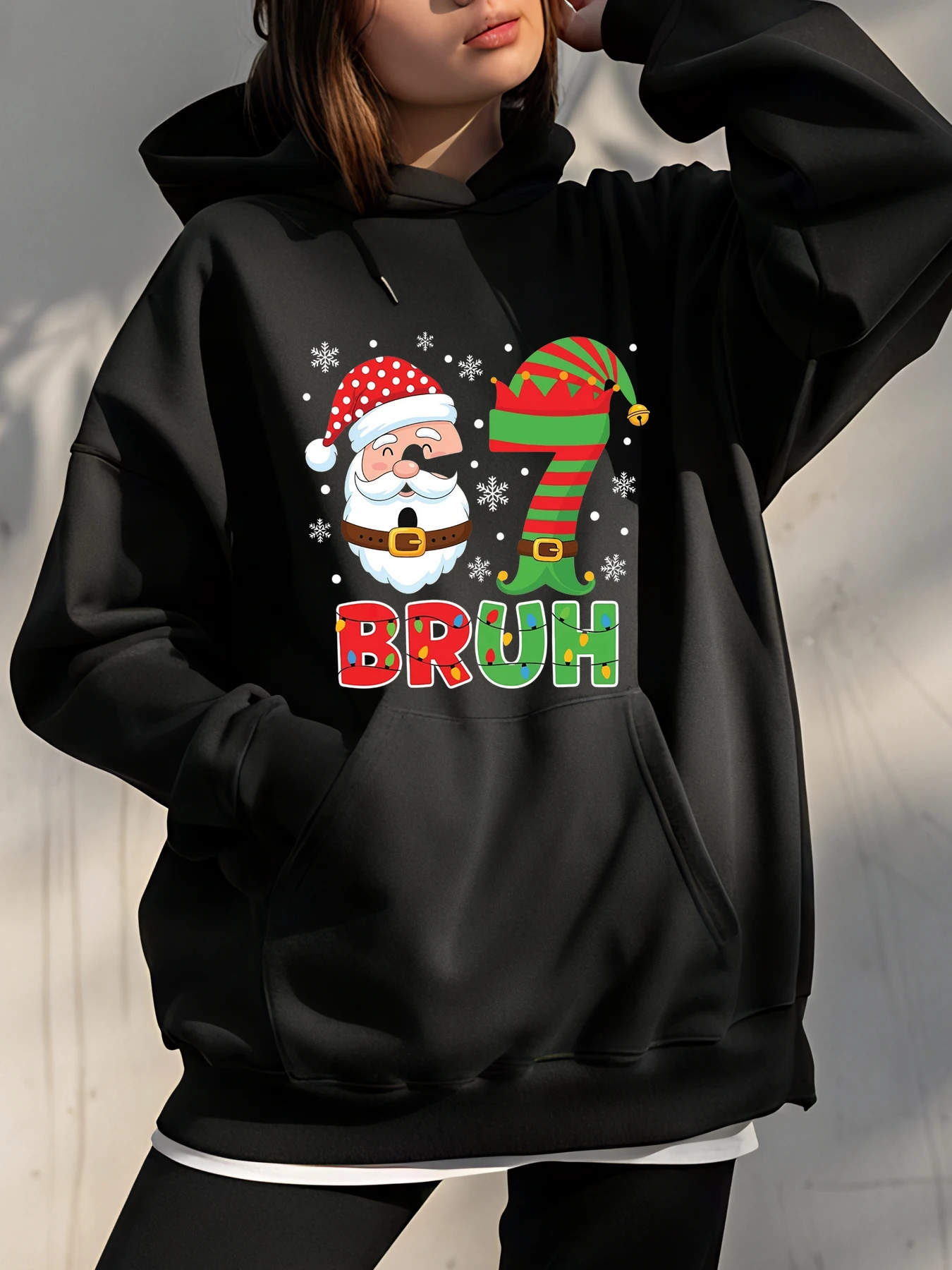 Weihnachts-Kapuzenpullover „Weihnachtsmann und Elf Bruh“ mit Schneeflockendetails für den Urlaub