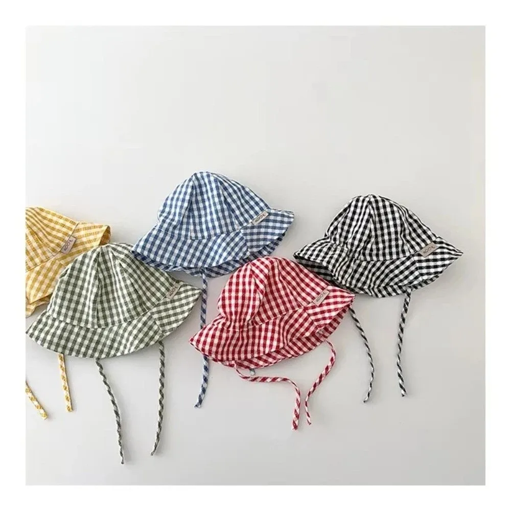 

Милая полосатая пляжная шляпа с защитой от ультрафиолета и ветрозащитным шнурком, дышащая детская пляжная шляпа-ведро для малышей