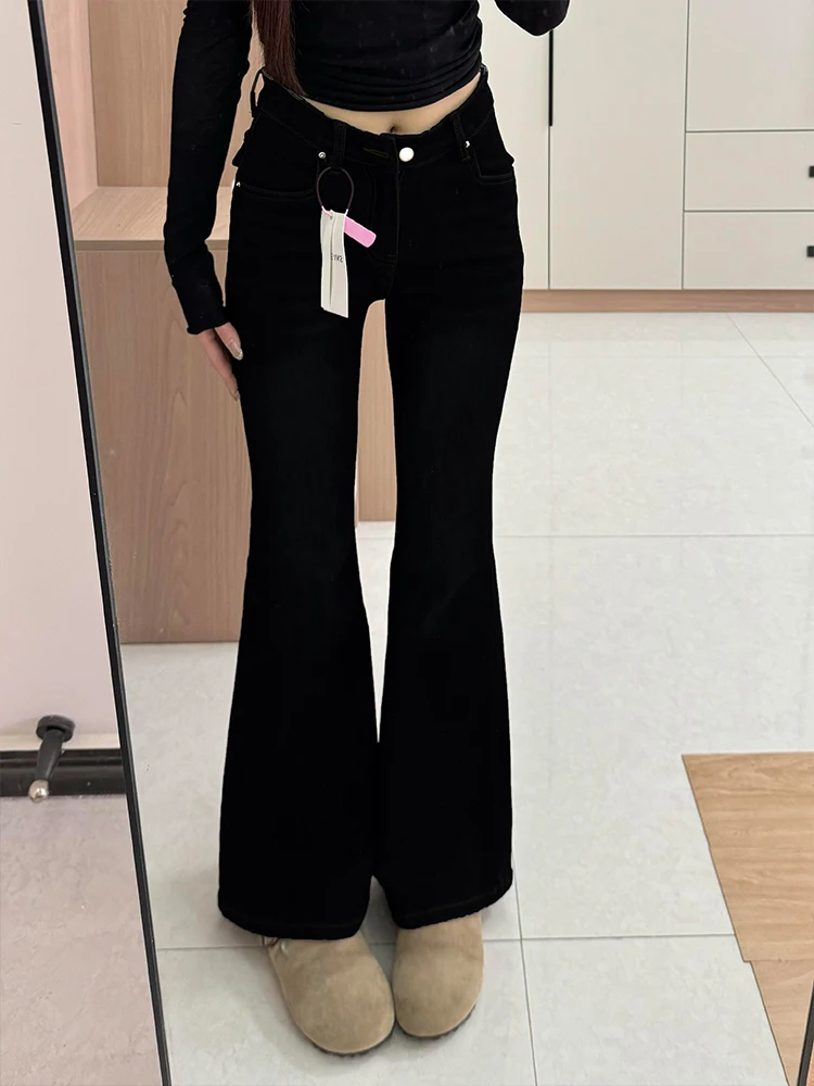Calças Jeans Pretas de Cintura Alta com Boca de Sino para Mulheres Plus Size Estilo Slim Fit em Forma de V Moda Coreana