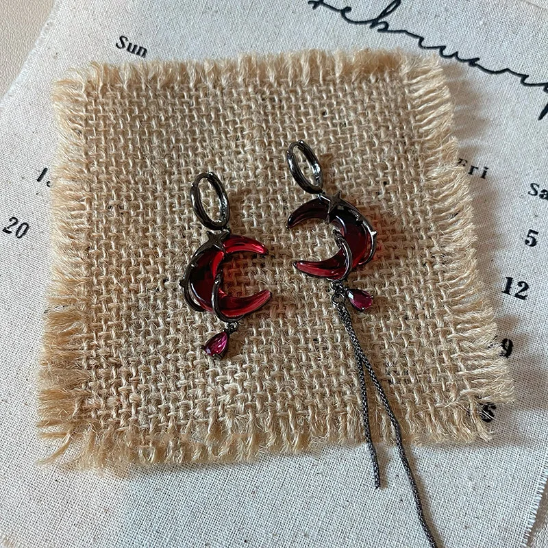 عدم التماثل الأحمر القمر روز أقراط للنساء النمط الأوروبي الأمريكي شخصية كريستال قطرة قلادة أقراط مجموعة مجوهرات