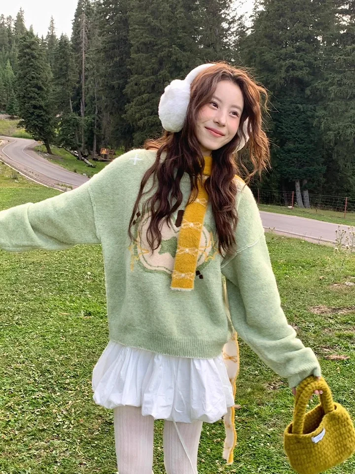 Wysokiej jakości haftowana koreańska bluza w kolorze słodkiego jabłkowego zielonego, z okrągłym dekoltem, luźna, gruba, ciepła na zimę, dzianina, styl lolita dla dziewcząt i studentek.