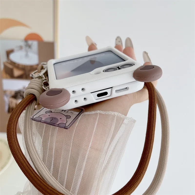 Funda de teléfono blanca Capybara para Samsung Galaxy Z Flip 6 5 4 funda protectora trasera para ZFlip4 ZFlip5 ZFlip6