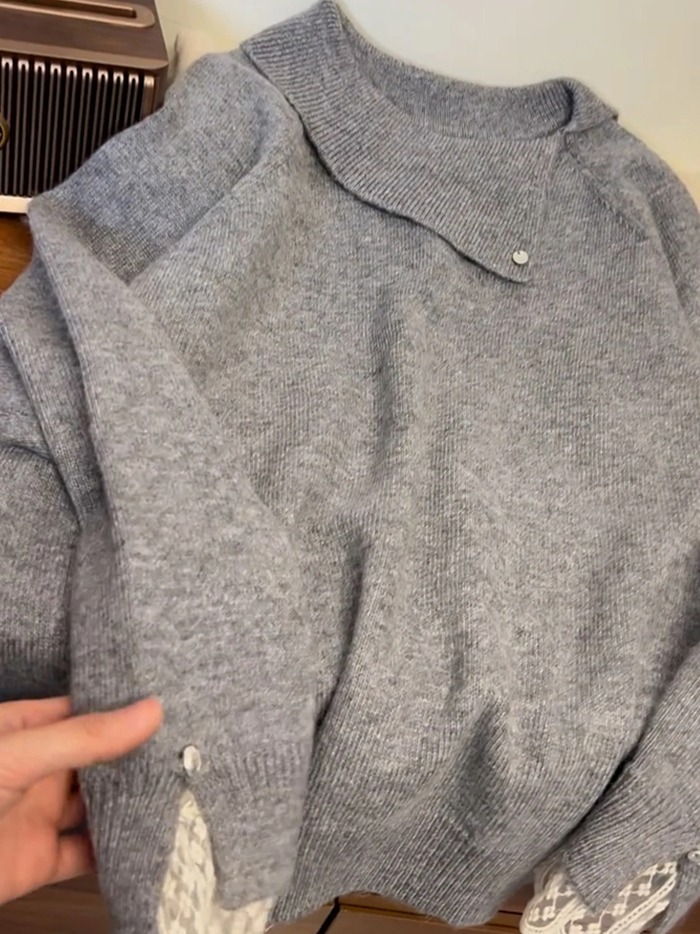 Maglione lungo Sve con giunture in pizzo unico allentato sopra la testa coreano Sle lavorato a maglia morbido Top da donna Faion Autunno 2025 Anti-età