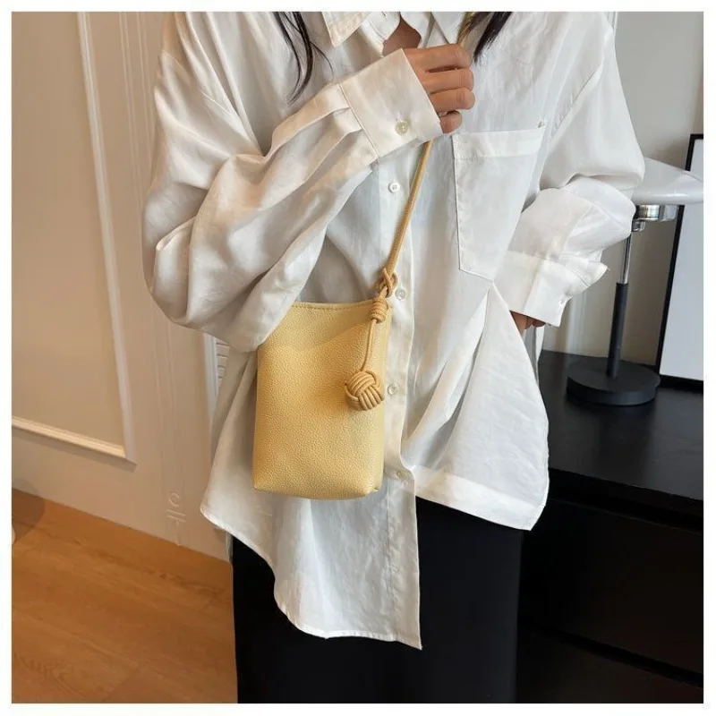 Summer messenger small bag girls new PU mini small square bag walking texture mobile phone bag view 3