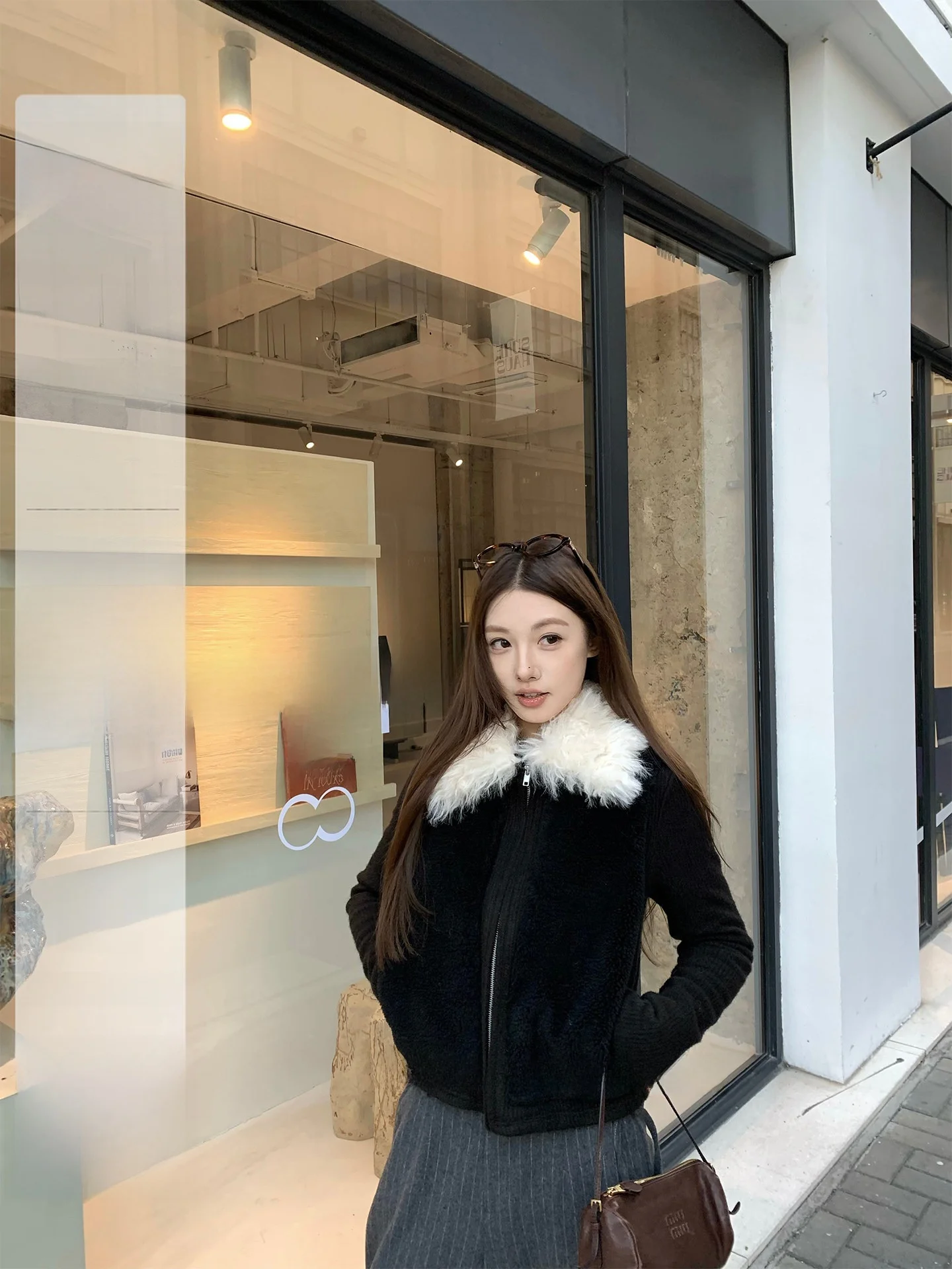 

Женская куртка-трансформер Chestnut Cocoa Birmingham: зимняя, с отстегивающимся меховым воротником, пуховый наполнитель, свободный крой, повседневная.