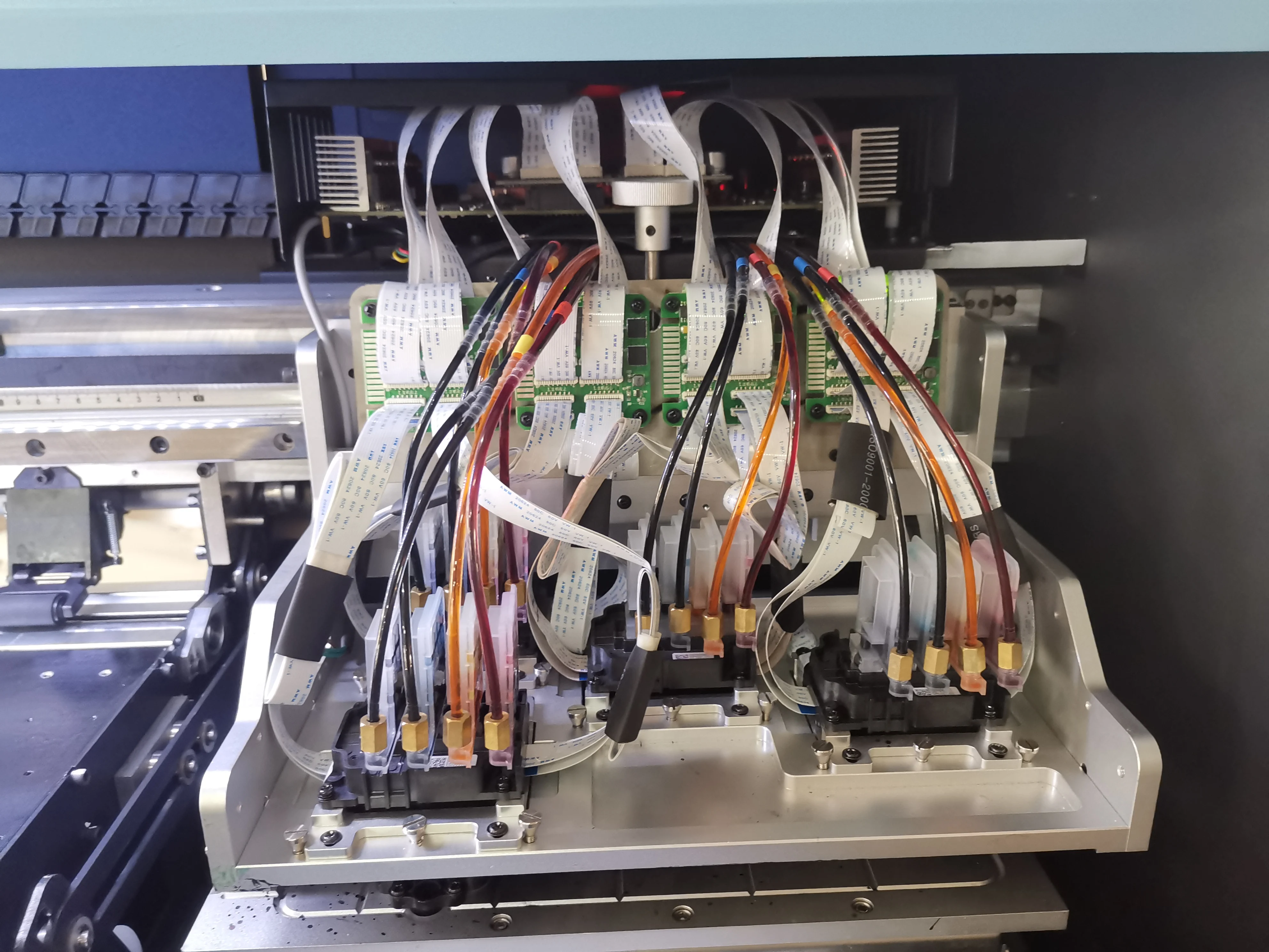 1.9M Industriële Digitale Groot Formaat Banner Printer I3200 Xp600 Eco Oplosmiddel Printer En Cutter Sticker Papier Inkjet Printer