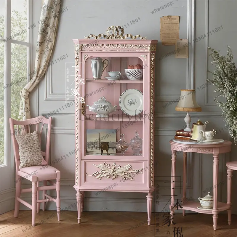 

Винный шкаф-витрина в стиле французского ретро 2026 года с резным стеклом для гостиной и столовой