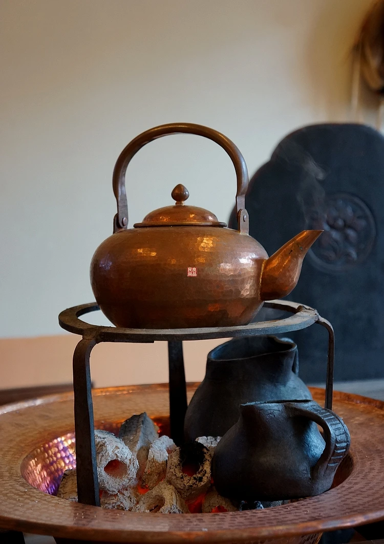 Red copper brazier, traditional hand-beaten red copper autumn and winter roasted tea to make tea for heating in winter