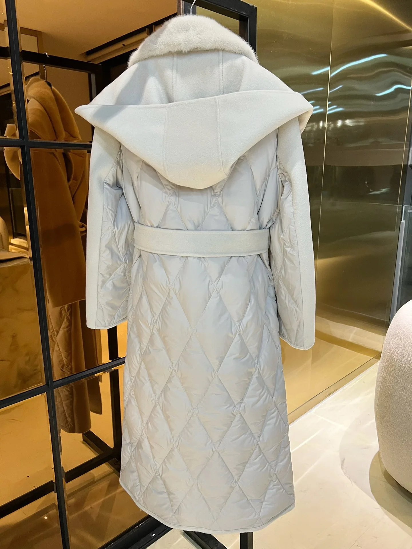 女性用ホワイトグースダウンフード付きジャケット、厚手の両面ウールファー、ミドル丈、ロングミンクファー、スリミングカシミヤダウンフード付きコート