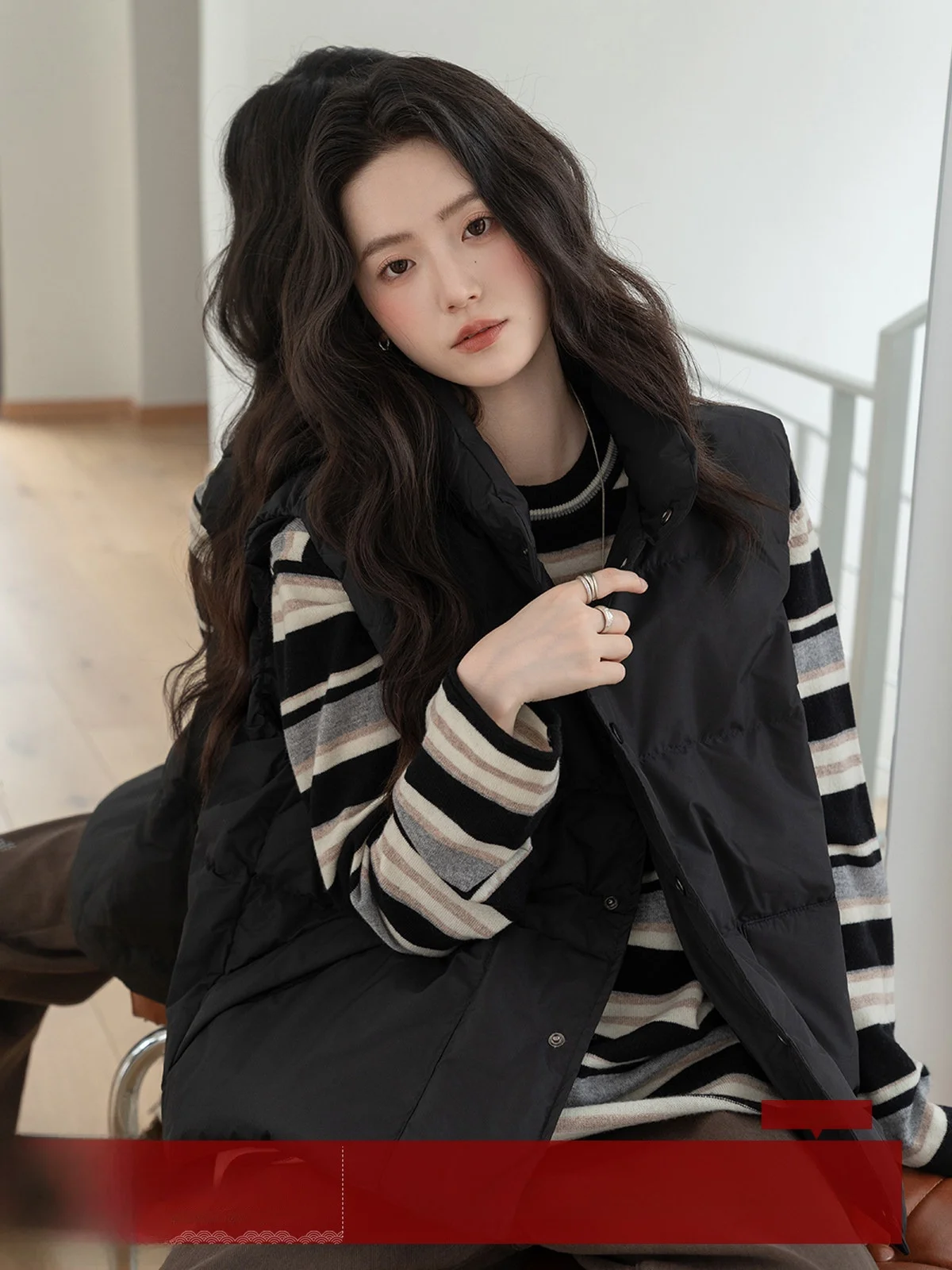 

Женский свободный теплый жилет MoZao Bla Svel Fce: новая осенне-зимняя модель для многослойного ношения, стройнящий и комфортный.