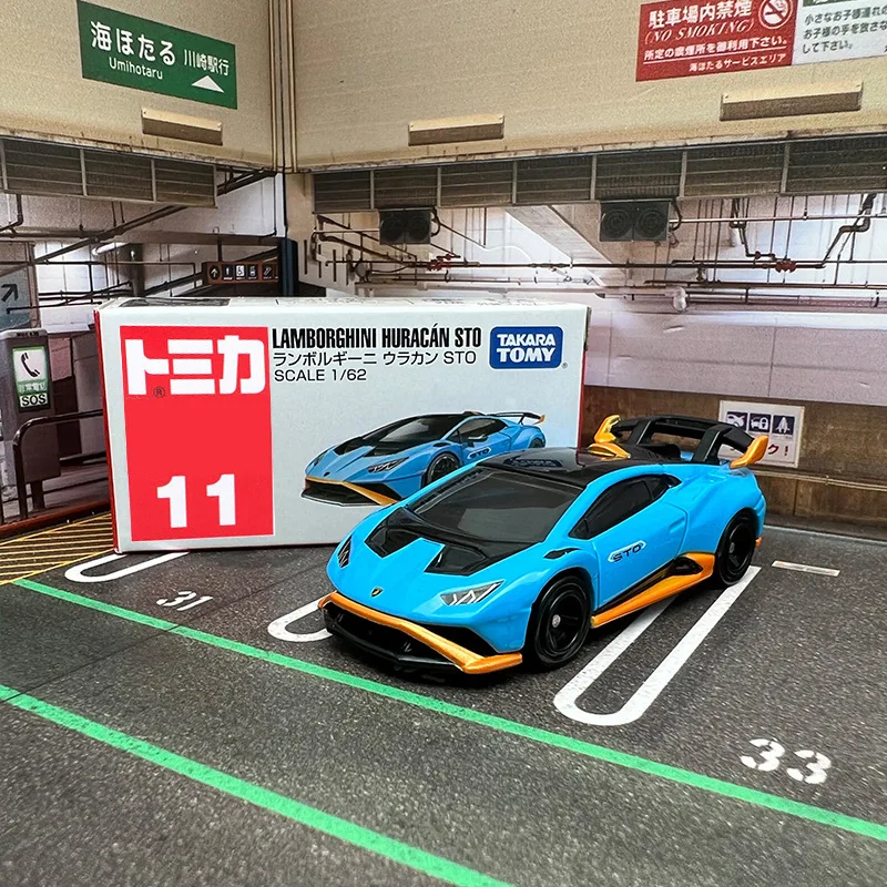 TAKARA TOMY Modelo a Escala 1:62 del Lamborghini Huracán STO, Auto Deportivo de Aleación Fundida a Presión, Vehículo Coleccionable para Aficionados
