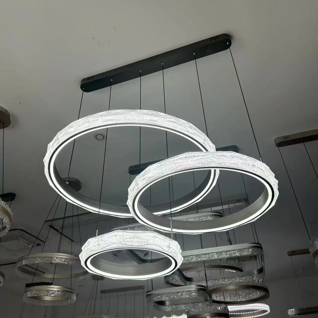 Italian style pendant light, high-end design, dining room main light, luxury diamond circular LED, atmospheric main lighting
