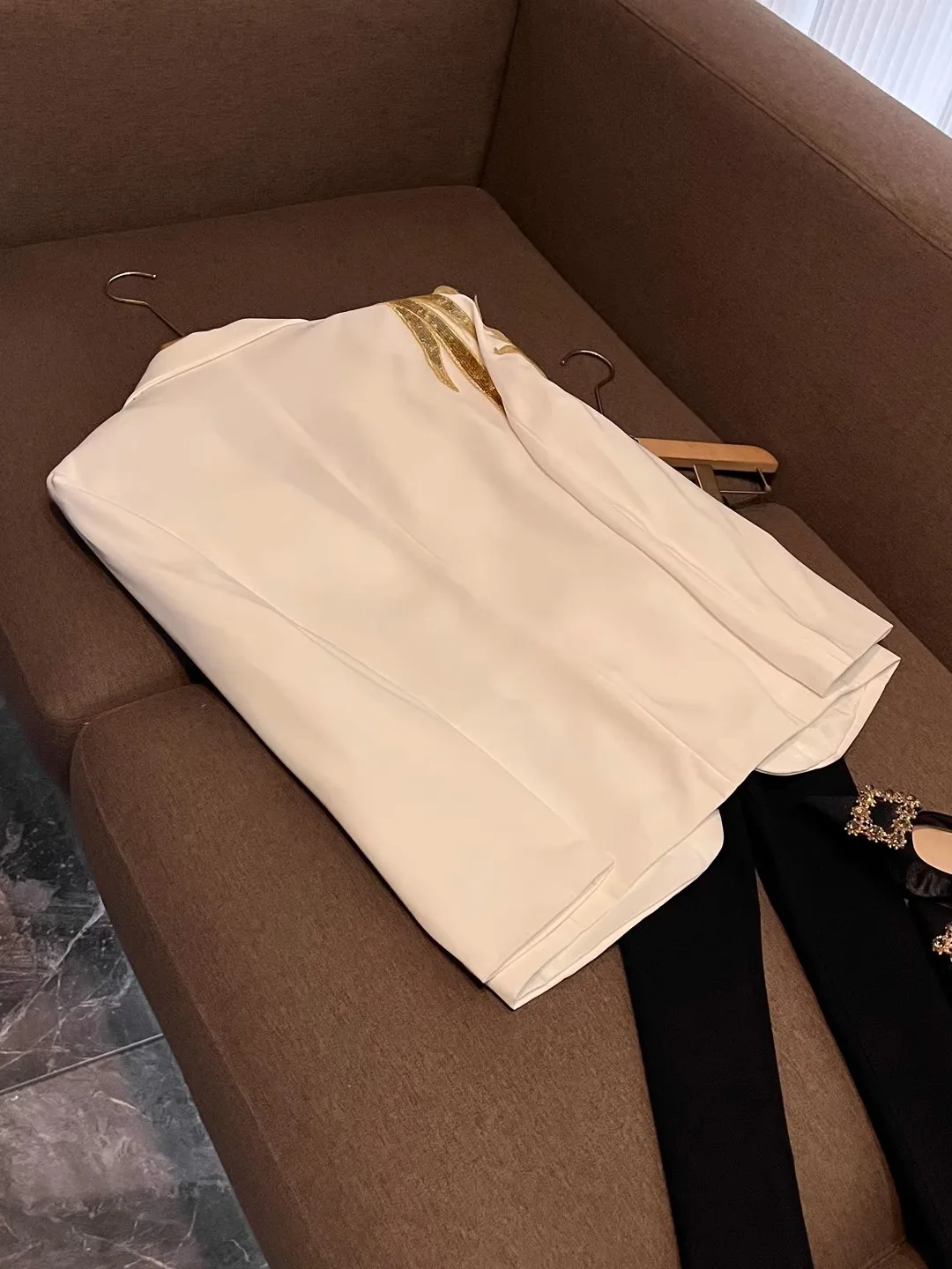 Costume décontracté blanc brodé rétro Jaet, Costume de spectacle sur scène, vêtements d'extérieur pour chanteur de Banquet X237 pour femmes