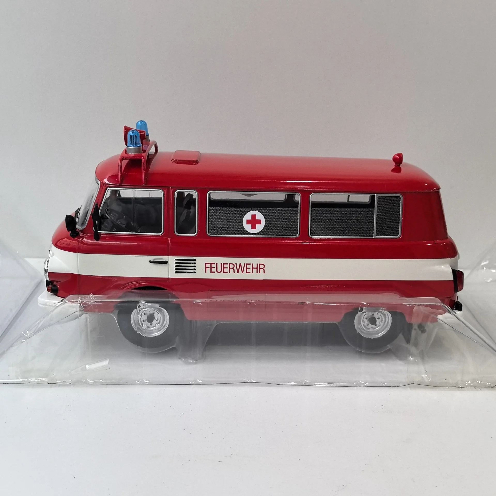 โมเดลรถพยาบาลไดแคสต์ MCG ขนาด 1/18 รุ่น BARKAS B 1000 ผลิตจากโลหะผสม ของสะสม ของเล่น ของที่ระลึก ของตกแต่ง