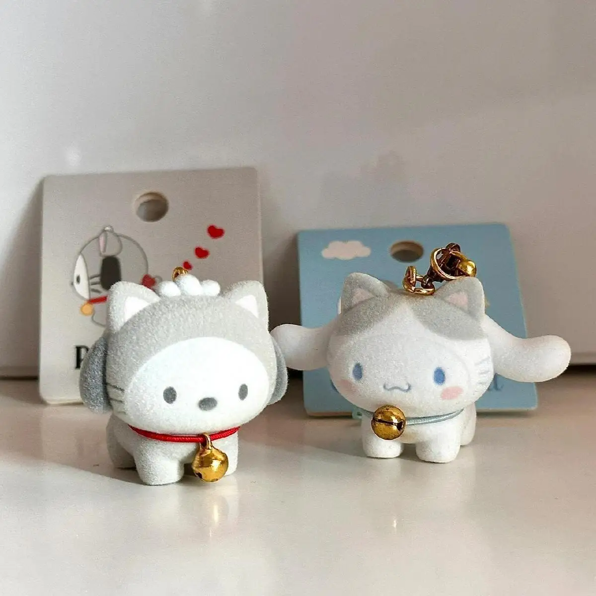 Sanrio Hellokitty llavero de muñeca Kawaii dibujos animados Anime Kuromi accesorios Widget decoración de escritorio regalos de vacaciones para hombres y mujeres