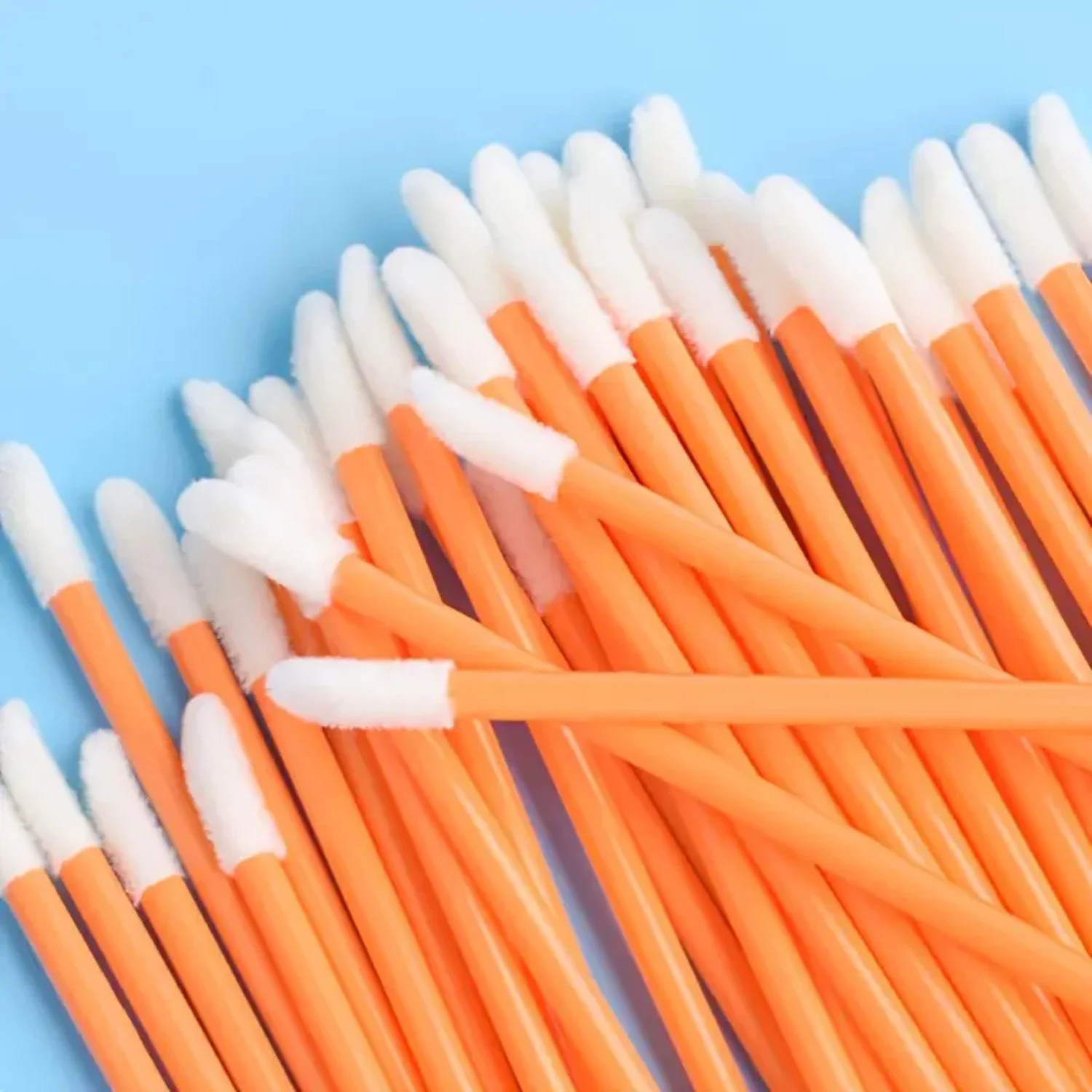 Conjunto de varinhas e pincéis descartáveis de brilho de batom laranja macio - 50 peças, ferramenta aplicadora de maquiagem com cabeça de pincel macio para batom L