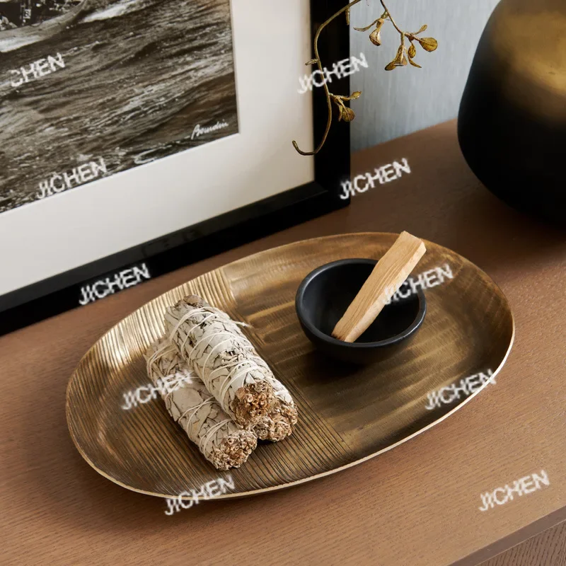 

India light luxury retro old bronze gold oval fruit plate tray model room entrance aluminum storage plate ornament