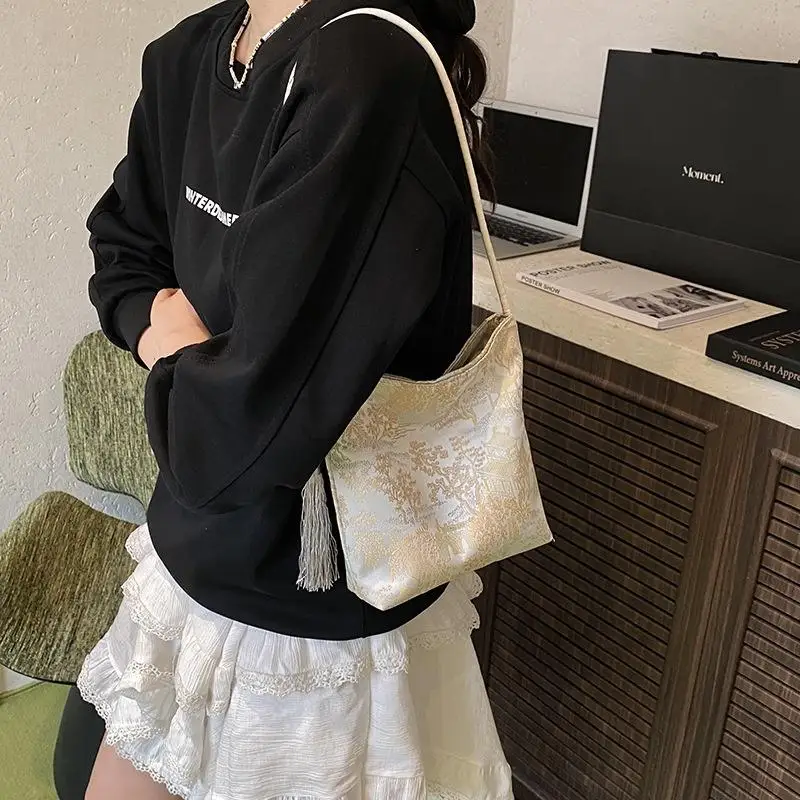 Chinese Style Jacquard Shoulder Bag Elegant Tassel Decor Handbag Versatile Large Capacity National Style Crossbody Bag For Women