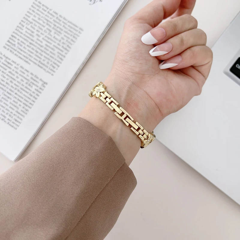 Flower Crystal Metal Strap for Apple Watch Bands 40mm 44mm 42 45 38 41 49 Women Bracelet for Iwatch Band serie 7 8 6 5 4 3 2 SE