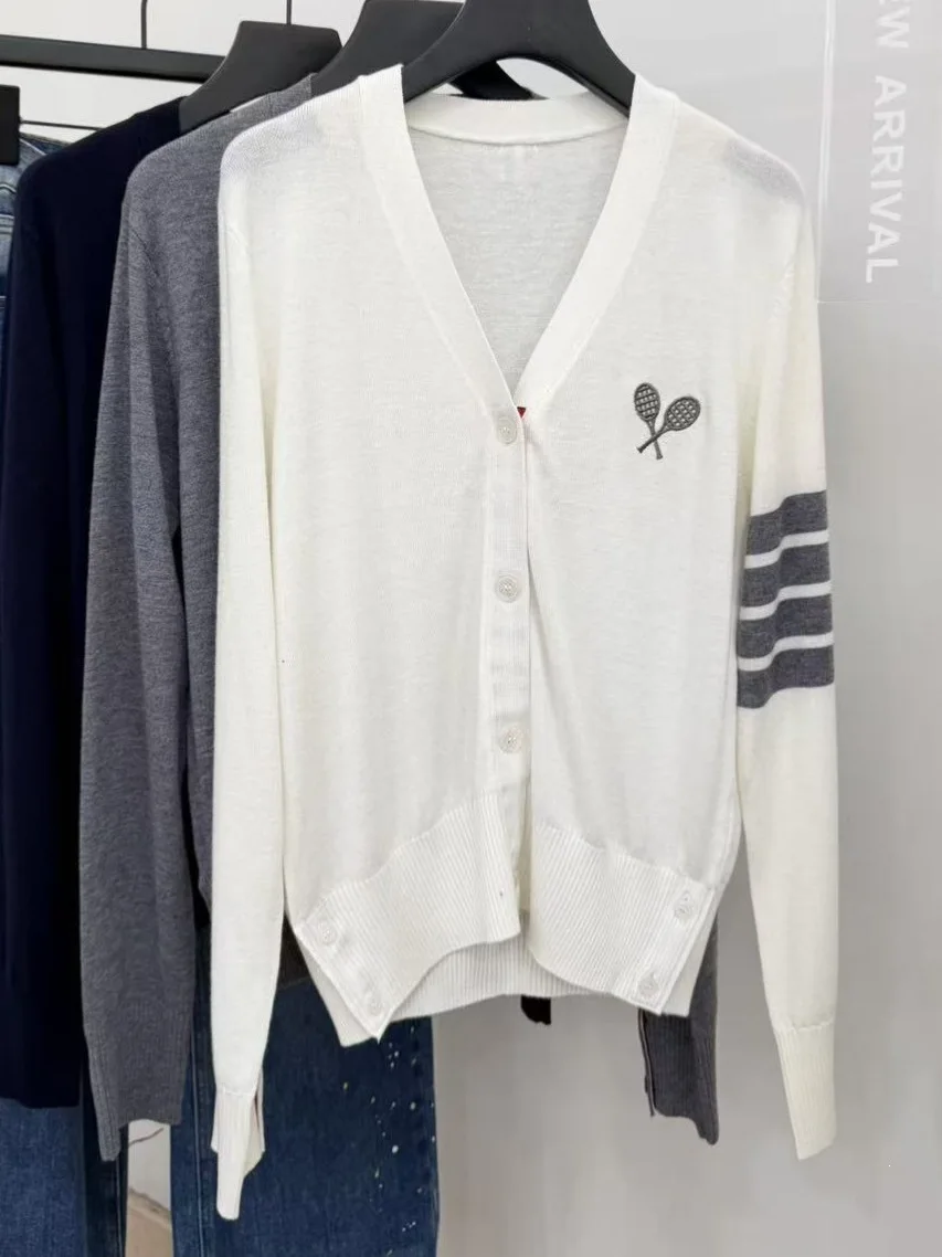 

High-End Version European Fashion College Style Knitted Long Sleeve V-Neck Embroidered Open Cardigan Top Slim Fit Women's Wear