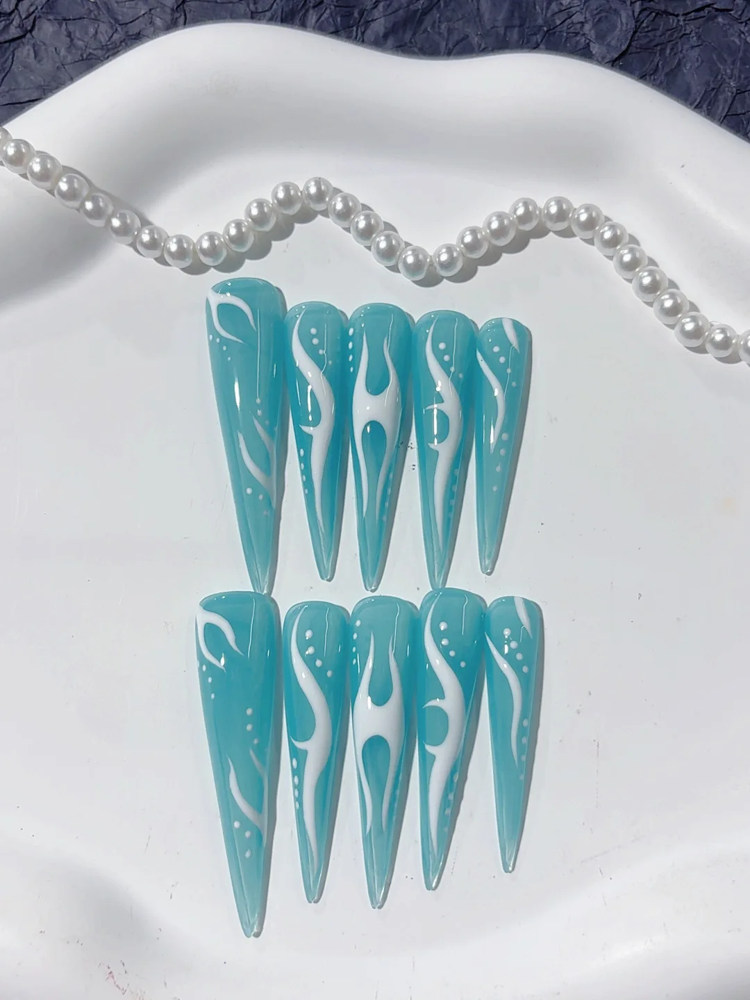

Transparent Blue Line Long Pointed Fashionable Armor (K029)