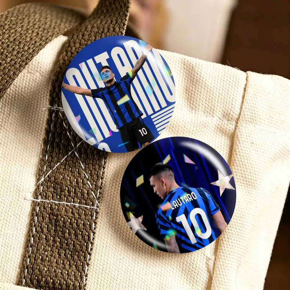 Football star L-Lautaro Martinez  25 32 44 58 75mm Badges Personalized Round Brooches Pins Accessory Gift