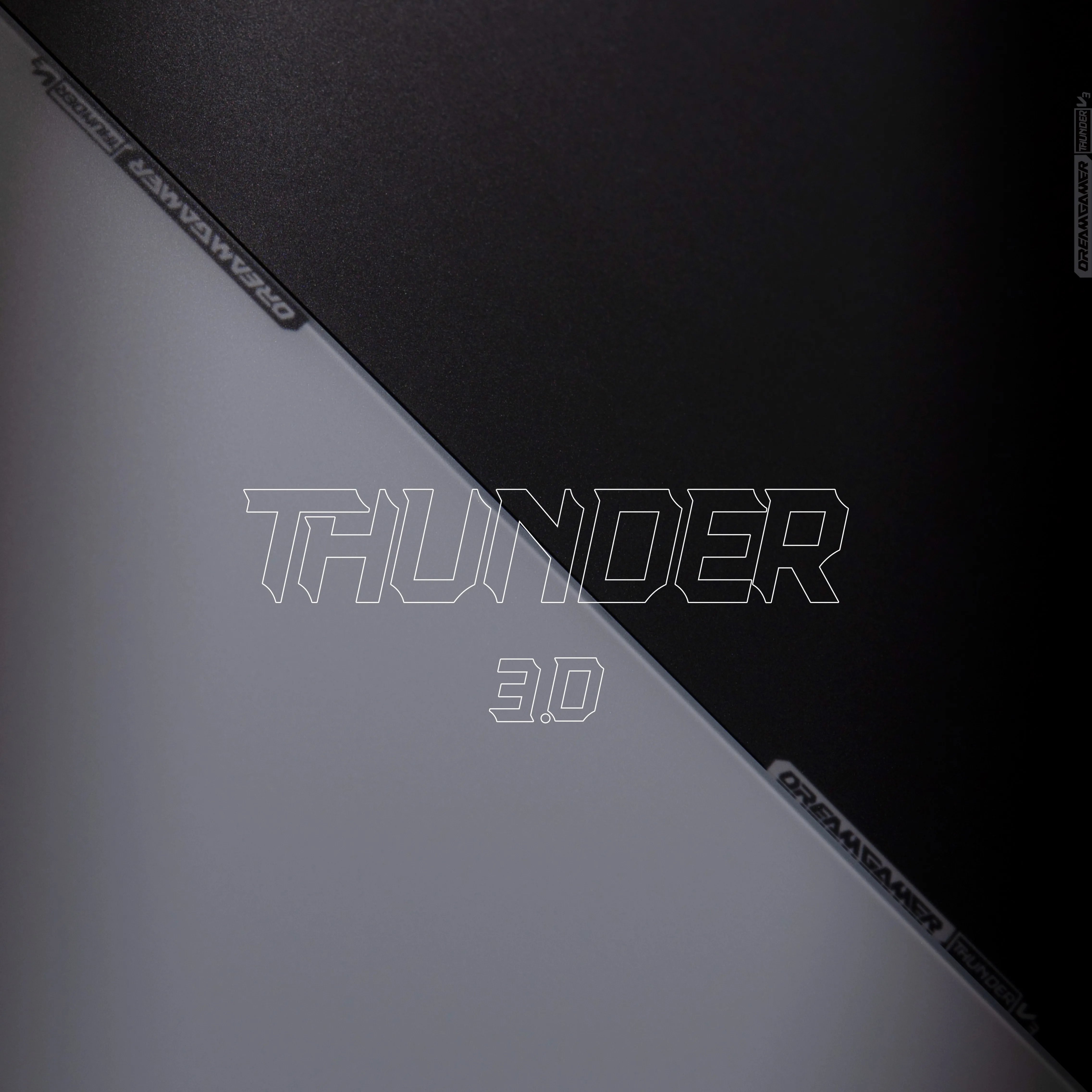 

Dream【thunder 3.0】E-sports tempered glass mouse pad with smooth and fully covered anti slip bottom, super fast startup