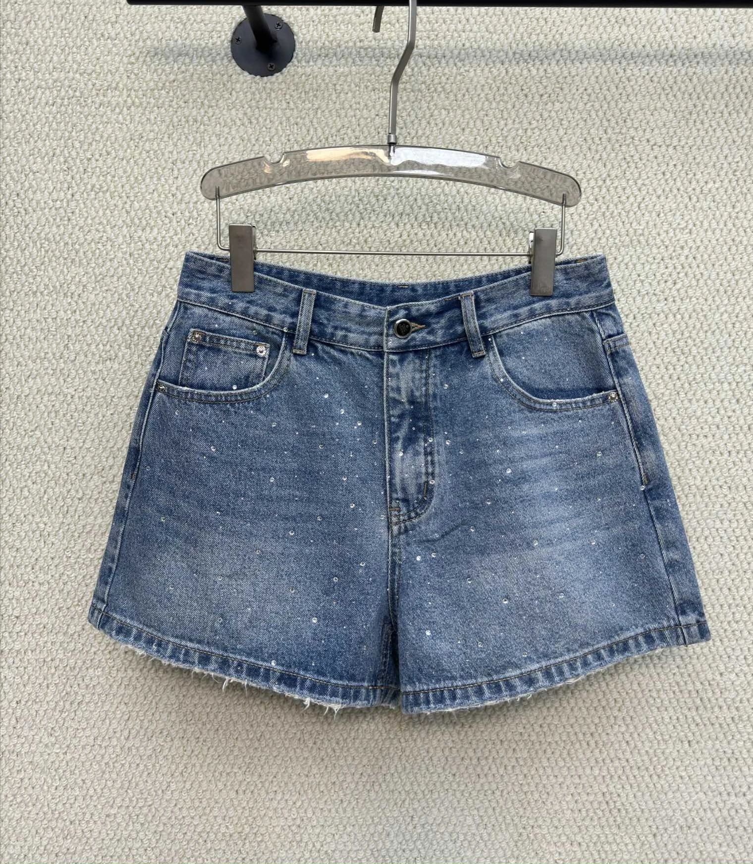 

Women's Vintage Washed Denim Short Pants Slimming Leg Lengthening Back Pocket Logo Decoration Loose Fit Natural Waist