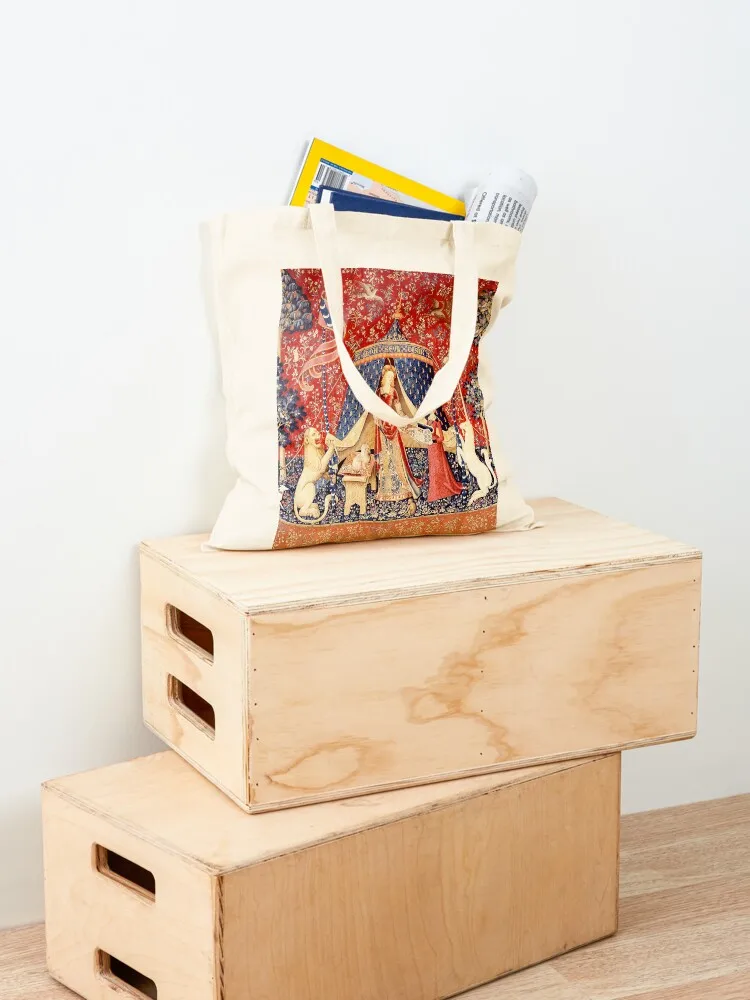 The Lady and the Unicorn: La Dame à la licorne - حقيبة حمل من نسيج وحيد القرن في العصور الوسطى