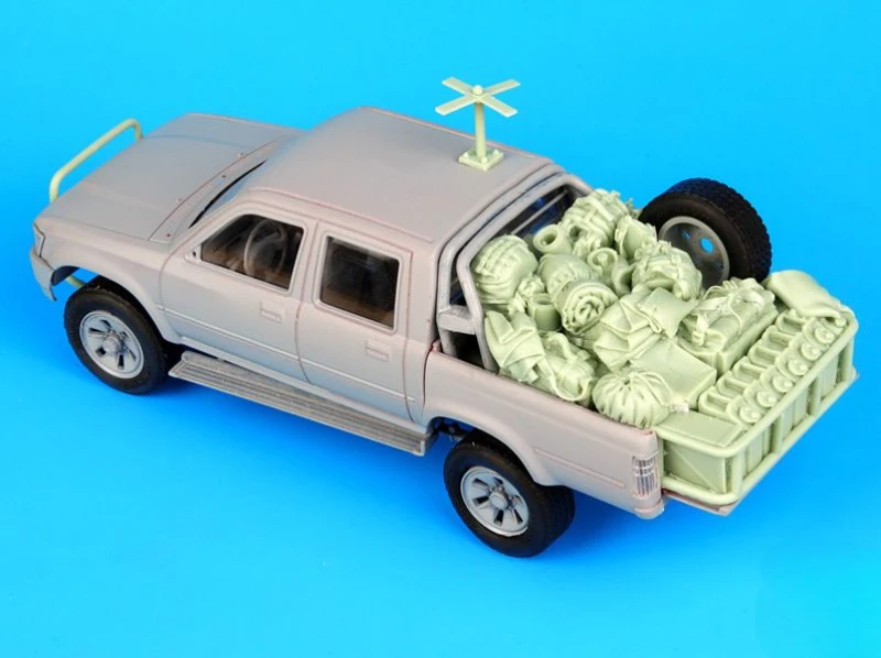 

Модель из литой смолы в масштабе 1/35, собранный комплект, набор аксессуаров для спецназа США (без автомобиля), в разобранном виде и неокрашенном виде