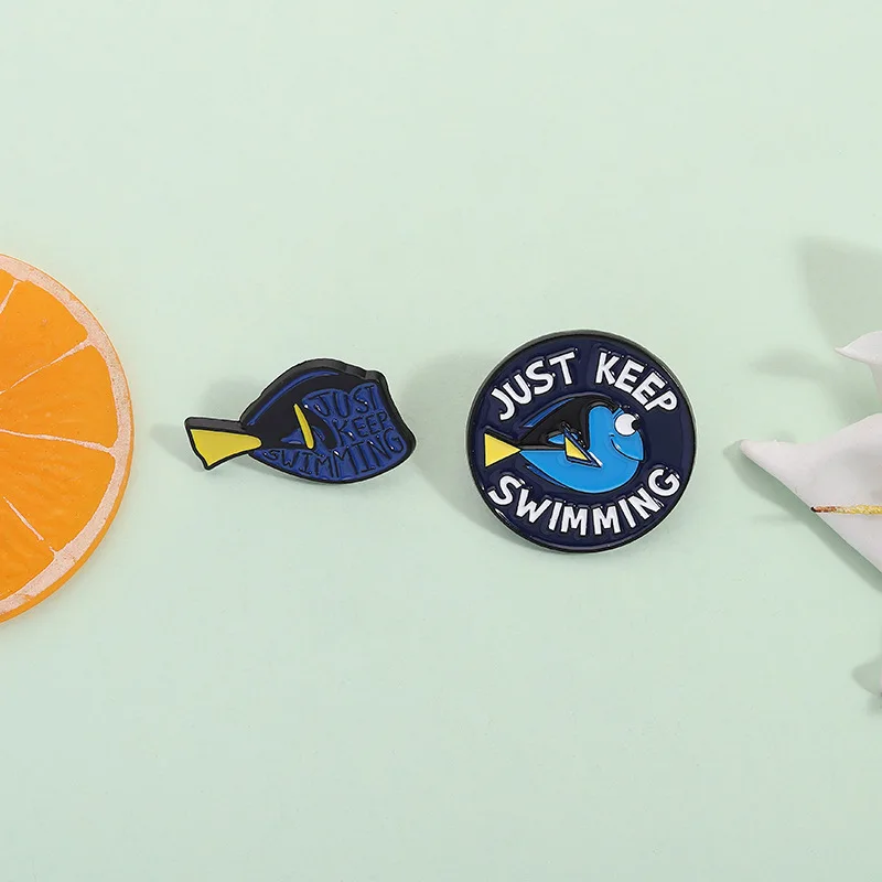 الكرتون الأسماك الزرقاء بروش هواية الإنجليزية فقط إبقاء السباحة المعدنية شارة مينا حقيبة الملابس طوق دبوس قبعة شارة الديكور