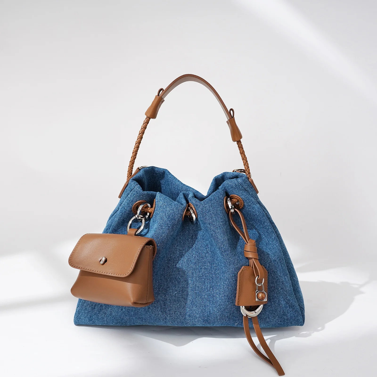 

2025 New Women's Bags, Denim Series Handbags, Genuine Leather Niche Design Tote Bags, High-End Fashion Shoulder Bags, Simple Versatile Casual Bags