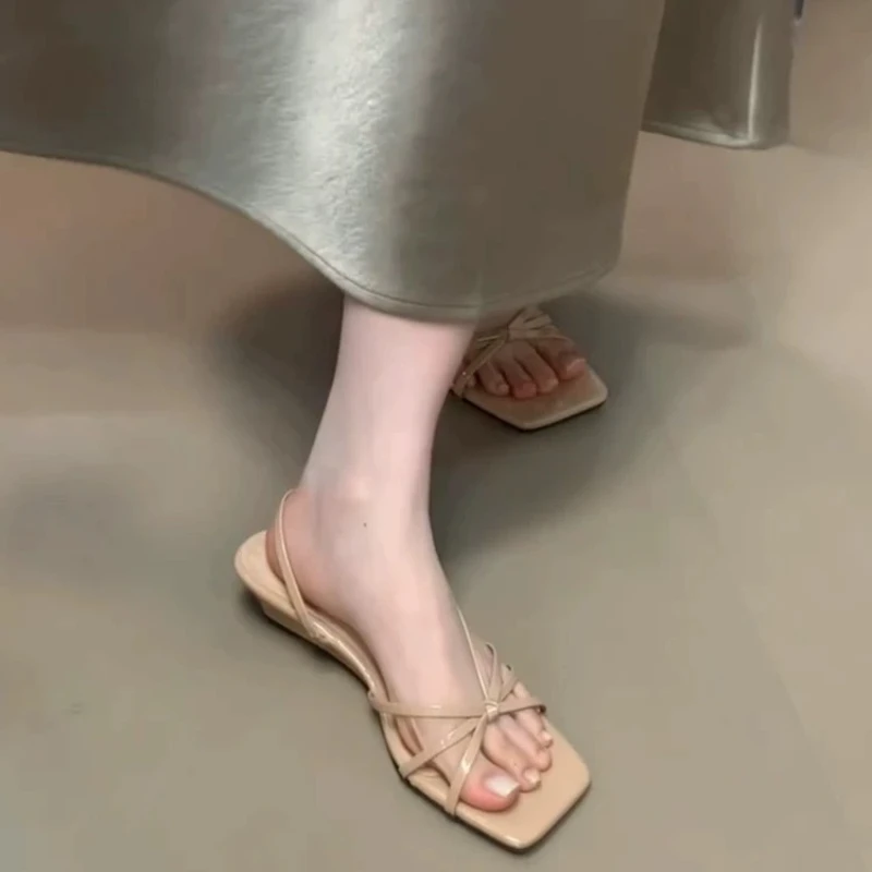

2025 New Style Womens Sandals Medium Heel Square Head Ankle Strap Design High Heels Female Fashion Formal Prom Pumps