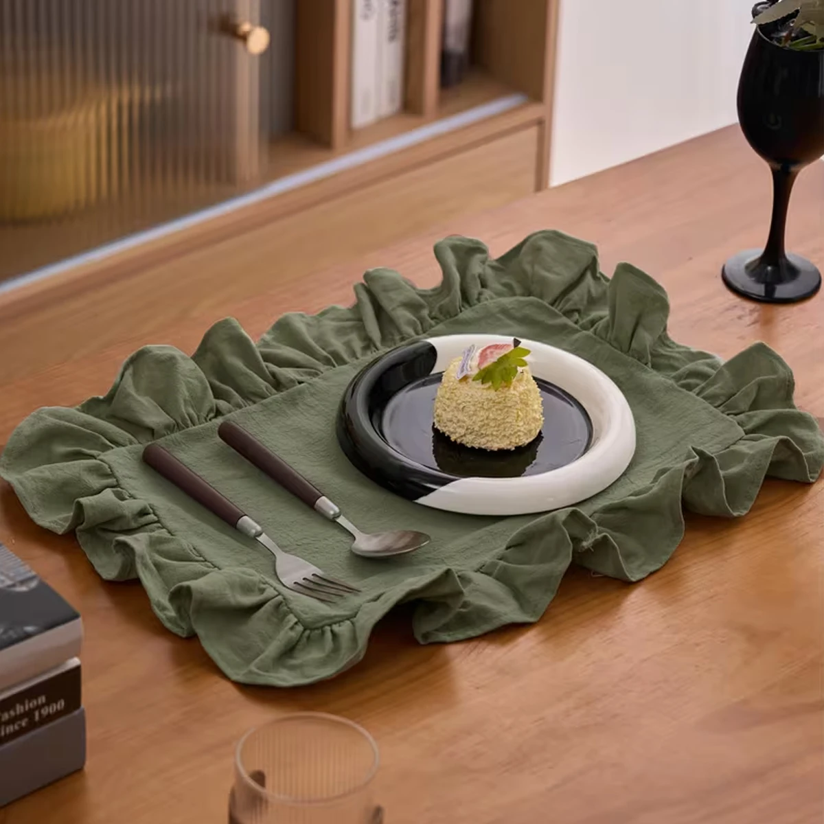 Solid Color Ruffled Napkins, Durable Polyester Thick Placemats, Can be Reused for Kitchen, Dining, And Wedding Decoration