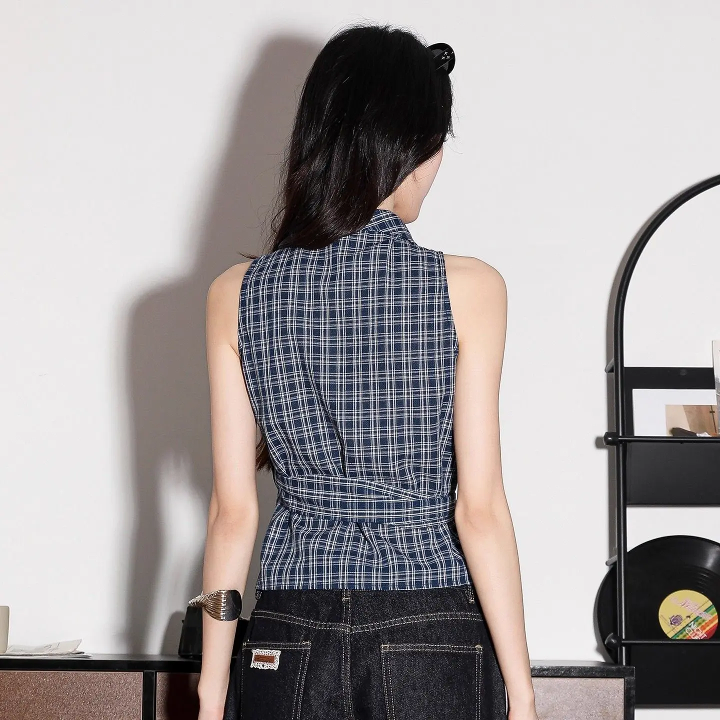 French V-neck bow tie tied blue checkered shirt vest for women's summer hot girls, slim fit sleeveless top for outdoor wear