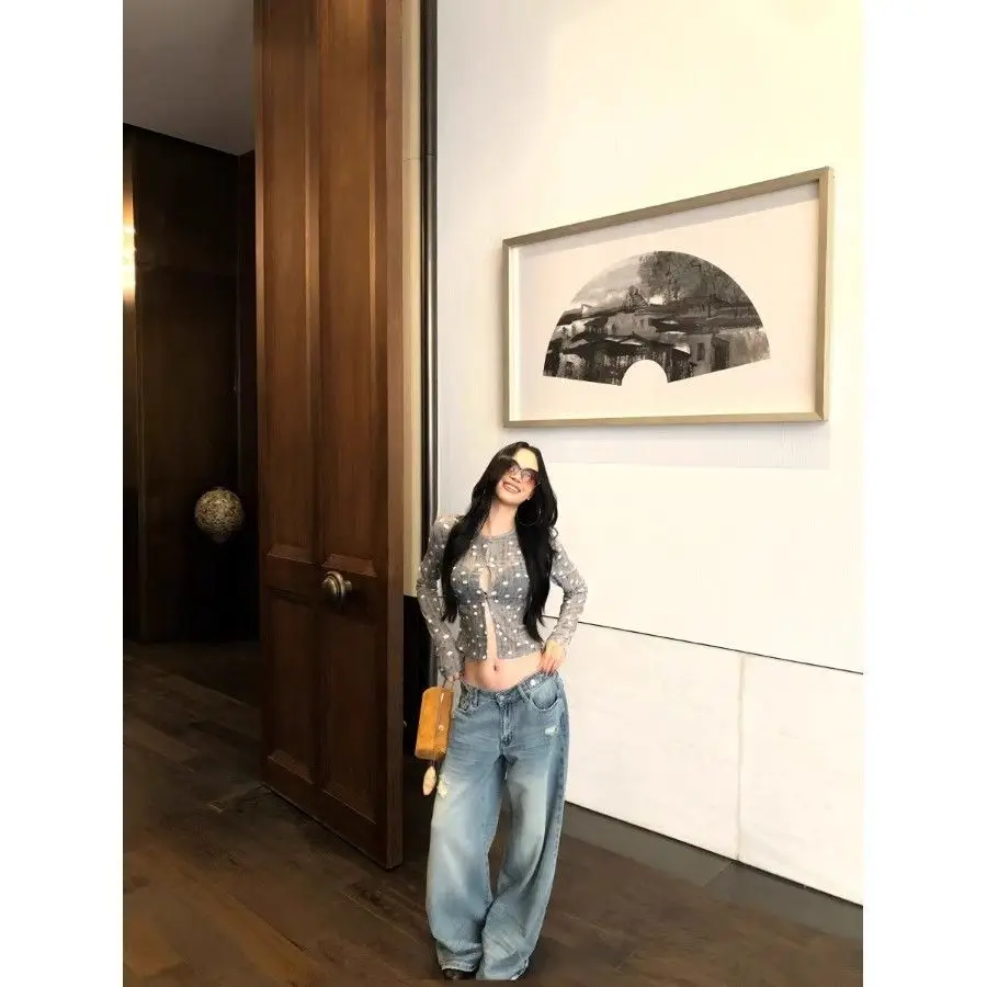 تي شيرت نسائي عتيق منقط - قميص خريفي بأكمام طويلة ورقبة دائرية مفتوح من الأمام، سترة صوفية بقصة ضيقة Y2K، فتاة مثيرة فريدة من نوعها