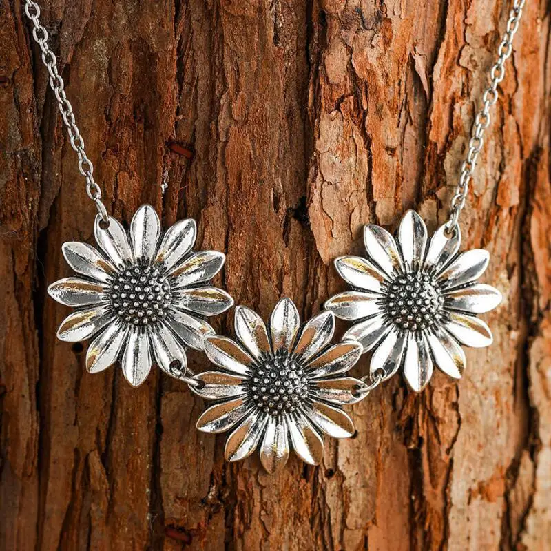 Vintage Daisy Pendant Necklace European American Style Wholesale