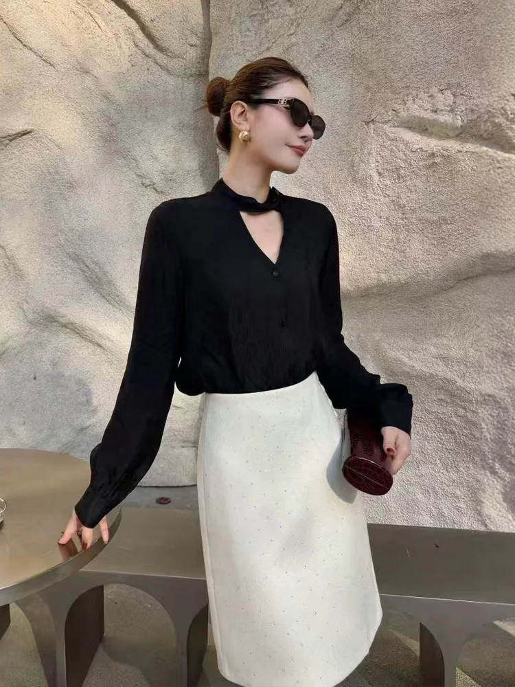 

Женская шелковая блузка с V-образным вырезом и длинным рукавом, легкая, с цветочной вышивкой, весна 2026, модная.