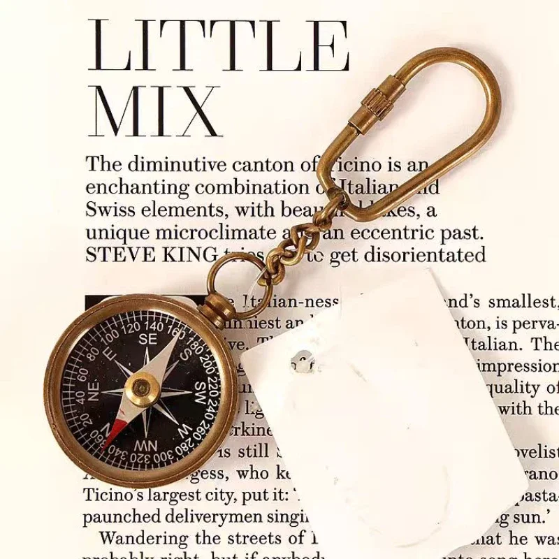 

Небольшой портативный северный игольчатый компас, латунный ретро-ностальгический компас с мини-крючком, европейский и американский