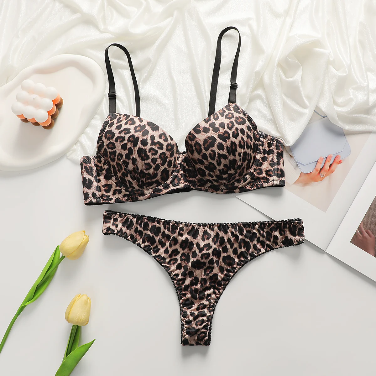 Neue europäische und amerikanische 3/4-Cup-Dessous mit Leopardenmuster, gepaart mit Tanga, sexy Damen-Unterwäsche-Set, Push-up-BH B2087