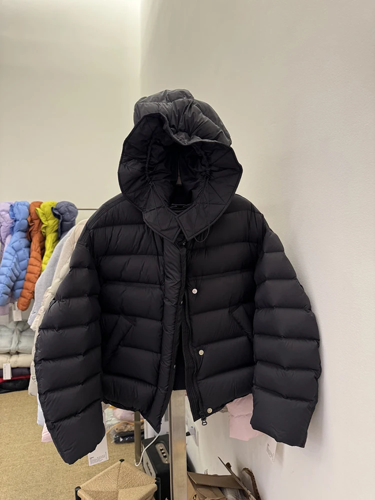 90 Piumino d'anatra bianco stile corto 2025 Inverno delle nuove donne con cappuccio a costine di maiale Puff Feel Versione coreana Cappotto allentato Alla moda