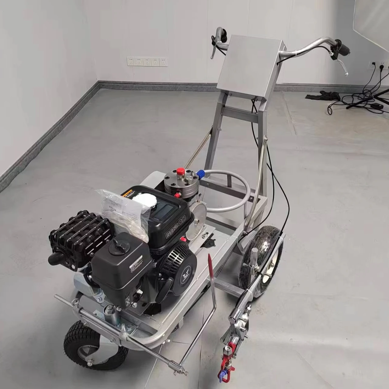 Hand Push Cold Paint Road Marking Machine For Highway Parking Line Drawing (990)