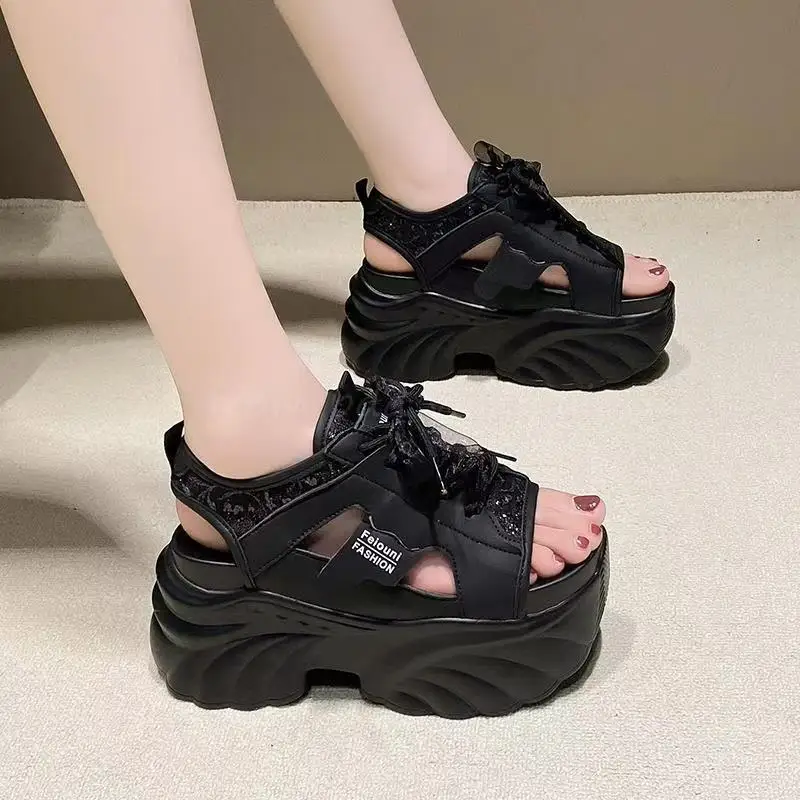 9CM Sandali con zeppa estivi Donna con suola spessa Mesh Chunky Sneakers Pantofole femminili per le donne Scava fuori Peep Toe Sandalia 2025